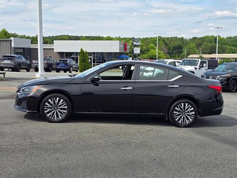 Used 2025 Nissan Altima 2.5 SV FWD image 23