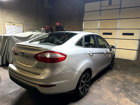 Used 2018 Ford Fiesta SE w/ Equipment Group 201A image 8