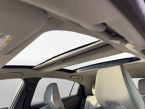 Used 2024 Toyota Prius Limited w/ Limited Premium Package image 25