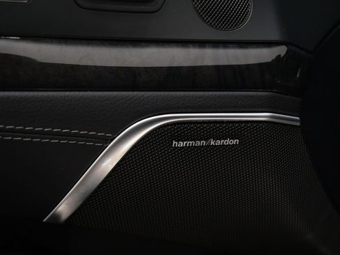 Used 2018 Mercedes-Benz SL 550 image 36