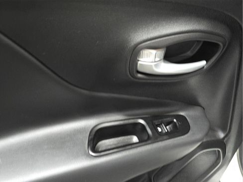 Used 2023 Jeep Renegade Altitude w/ Convenience Group I AWD/4WD image 22