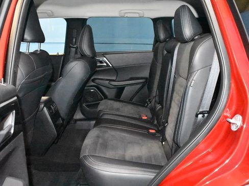 Used 2025 Mitsubishi Outlander SE AWD/4WD image 21