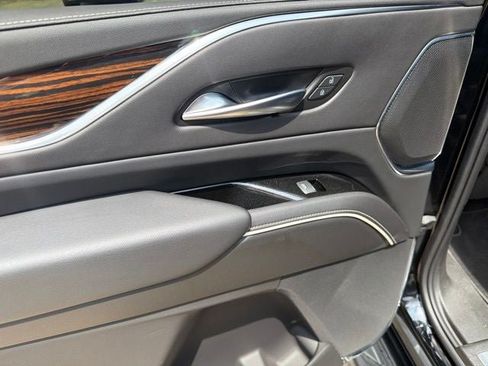 Used 2023 Cadillac Escalade Premium Luxury AWD/4WD image 19