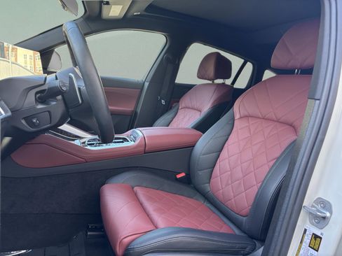Used 2025 BMW X6 xDrive40i w/ Executive Package image 18