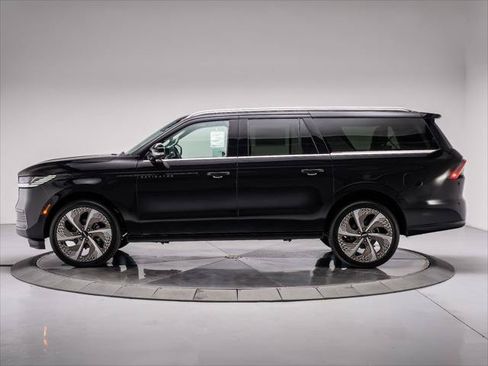 New 2026 Lincoln Navigator L Black Label AWD/4WD image 2
