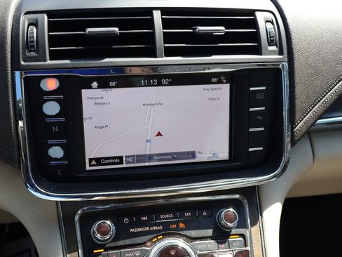 Used 2017 Lincoln Continental Select FWD image 26