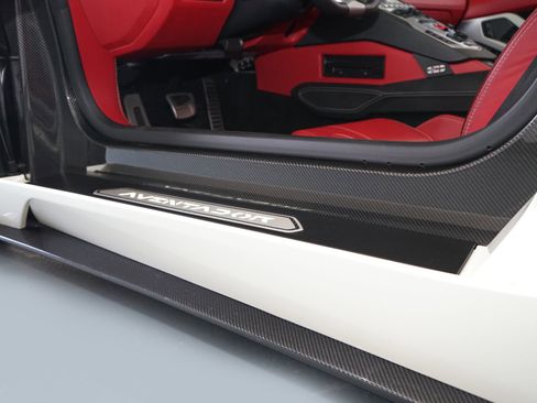 Used 2019 Lamborghini Aventador S image 13