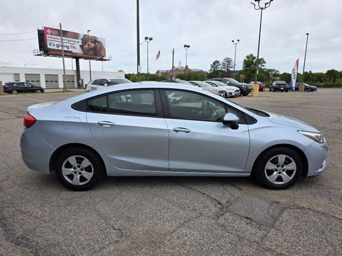Used 2018 Chevrolet Cruze LS FWD image 4