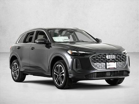 New 2025 Audi Q5 Premium image 3