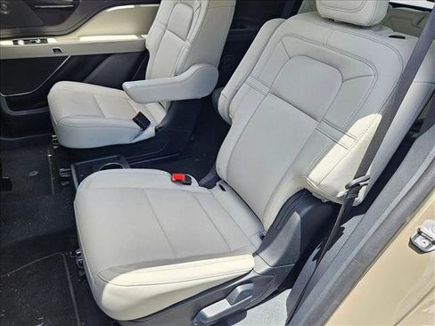 Used 2025 Lincoln Aviator Reserve AWD/4WD image 15