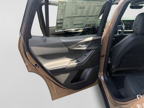 New 2027 Chevrolet Equinox LT w/ Convenience Package II FWD image 20