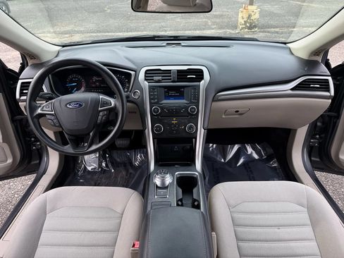 Used 2017 Ford Fusion SE FWD image 24