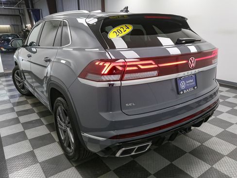Used 2024 Volkswagen Atlas Cross Sport SEL R-Line image 12