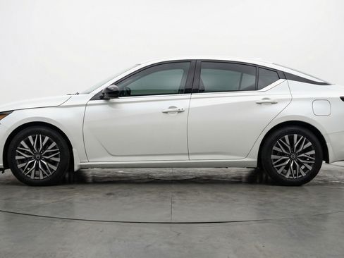 Used 2025 Nissan Altima 2.5 SV image 5