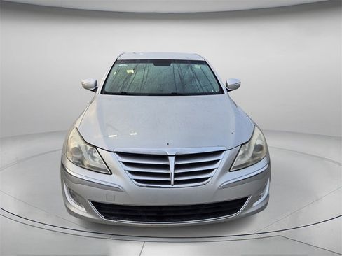 Used 2013 Hyundai Genesis 3.8 image 3
