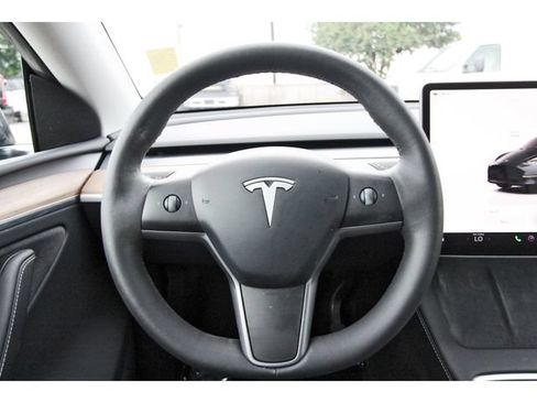 Used 2025 Tesla Model Y Long Range RWD image 14