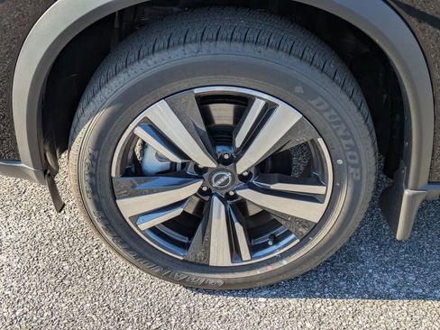 New 2025 Nissan Rogue SL w/ Tech Package image 11