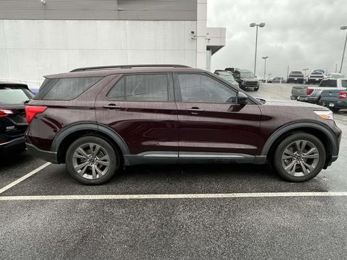 Used 2022 Ford Explorer XLT w/ Equipment Group 202A image 7
