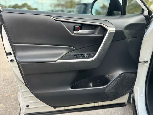 Used 2020 Toyota RAV4 XLE image 29