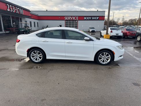 Used 2015 Chrysler 200 Limited w/ Convenience Group image 2