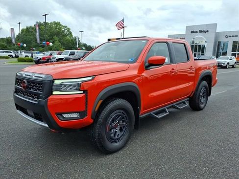 Used 2025 Nissan Frontier PRO-4X AWD/4WD image 10