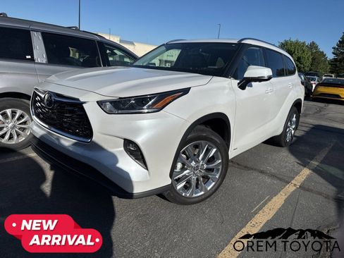 Used 2025 Toyota Highlander Limited AWD/4WD image 4