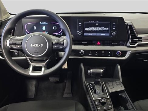 Used 2023 Kia Sportage LX image 9