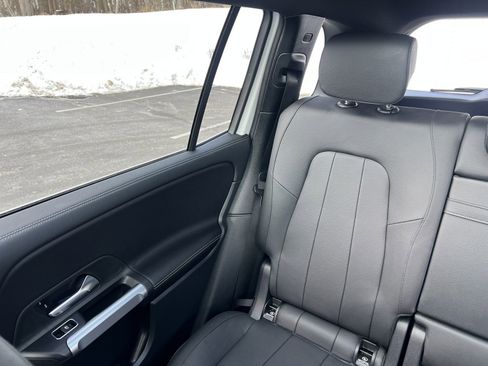 Used 2022 Mercedes-Benz GLB 250 Only 17,000 One Owner Miles - image 17