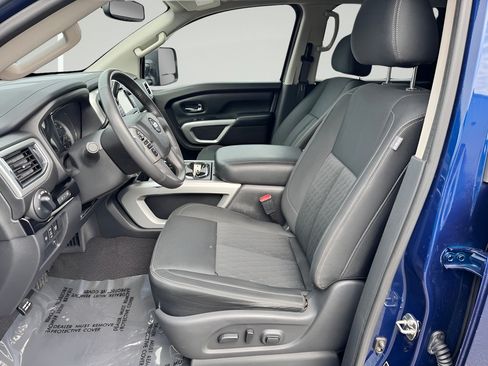 Used 2017 Nissan Titan SV AWD/4WD image 12