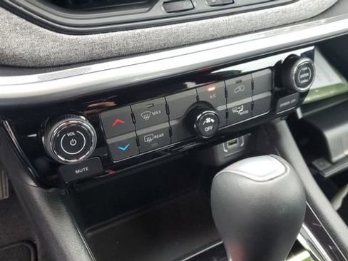 Certified 2024 Jeep Compass Latitude image 16