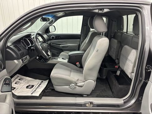 Used 2015 Toyota Tacoma 4x4 Access Cab image 10