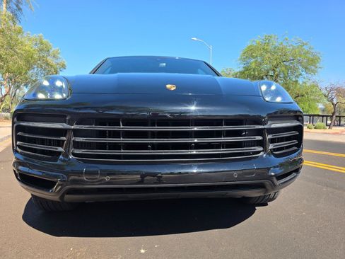 Used 2022 Porsche Cayenne AWD/4WD image 7
