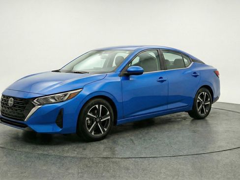 Used 2025 Nissan Sentra SV image 3