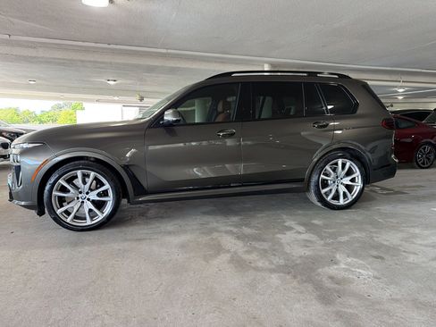 Used 2024 BMW X7 xDrive40i w/ M Sport Package image 2