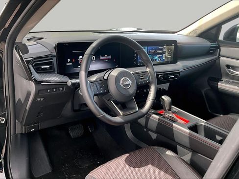 Used 2025 Nissan Kicks SR w/ SR Premium Package FWD image 18