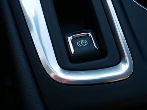 Used 2020 Chevrolet Equinox Premier image 31