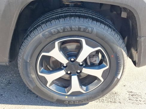 Used 2020 Jeep Renegade Trailhawk w/ Cold Weather Group AWD/4WD image 8