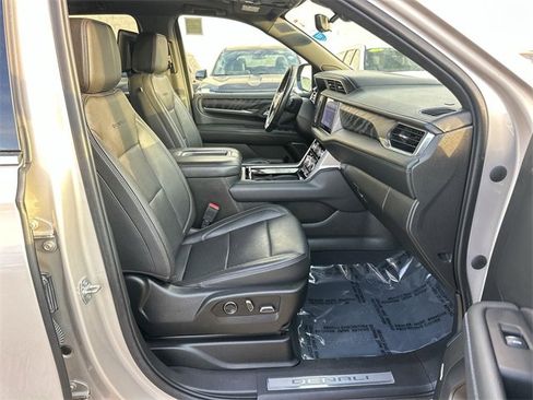 Used 2021 GMC Yukon XL Denali w/ Denali Premium Package image 27