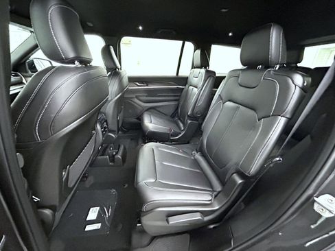New 2025 Jeep Grand Cherokee L Limited image 21