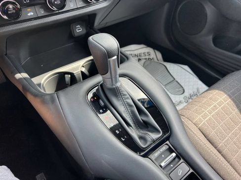 Used 2023 Honda HR-V LX image 14