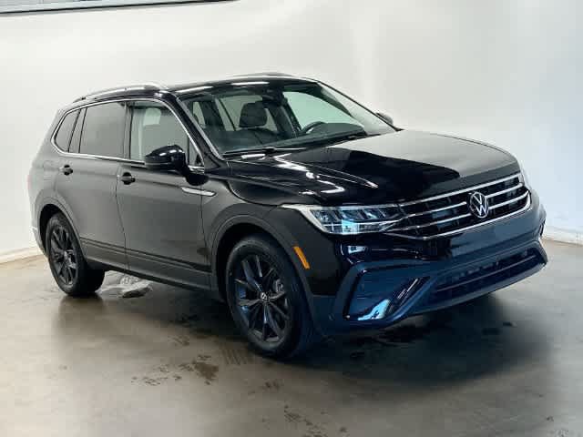 Used 2024 Volkswagen Tiguan SE w/ Panoramic Sunroof Package AWD/4WD image 31
