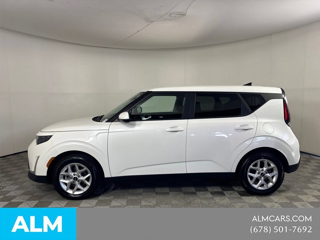 Used 2025 Kia Soul LX w/ LX Technology Package FWD image 10
