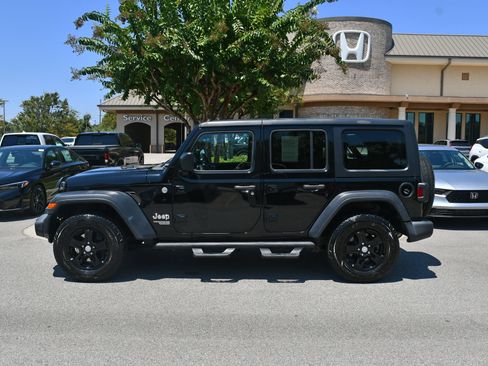 Used 2019 Jeep Wrangler Unlimited Sport S AWD/4WD image 2