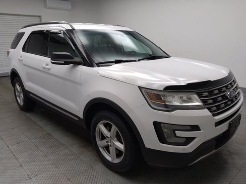 Used 2016 Ford Explorer XLT w/ Equipment Group 202A AWD/4WD image 11