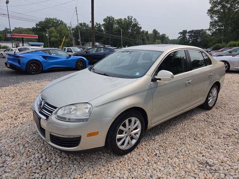 Used 2010 Volkswagen Jetta SE FWD image 2