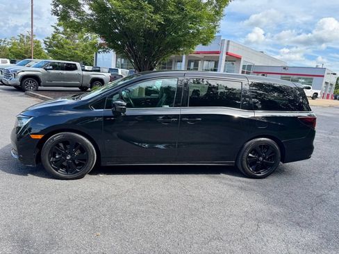 Used 2023 Honda Odyssey Sport image 4