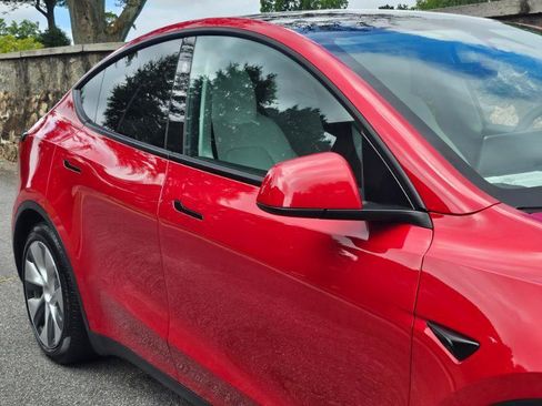 Used 2023 Tesla Model Y 2WD image 21