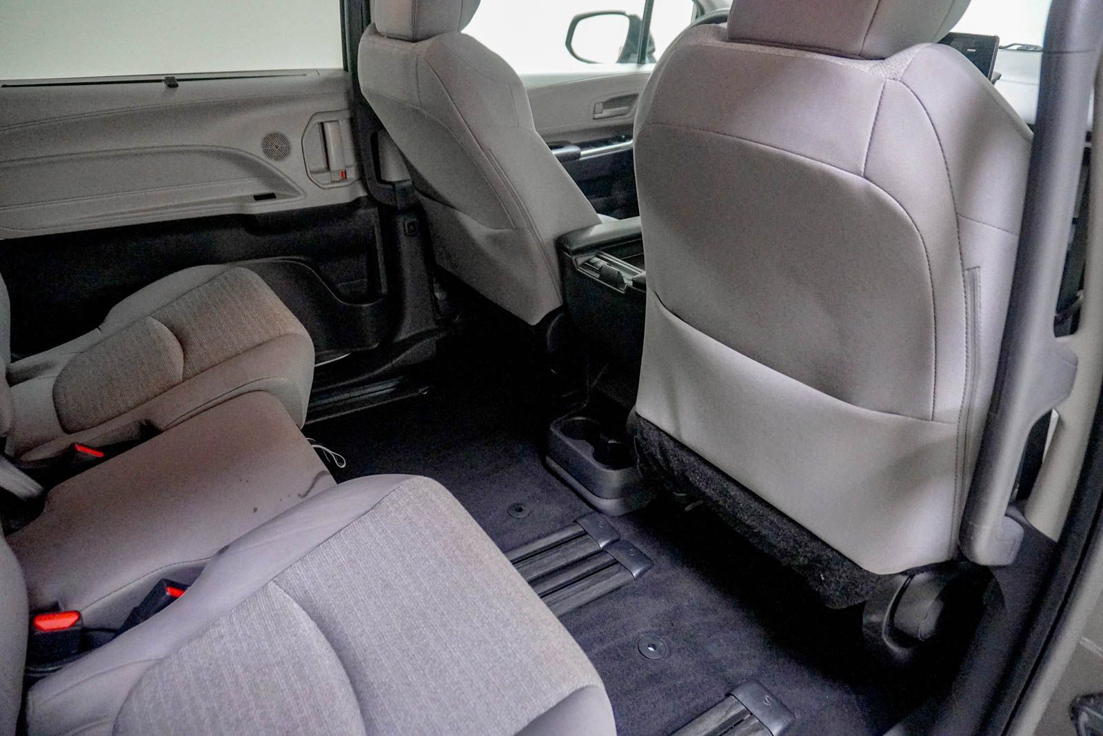 Used 2024 Toyota Sienna LE FWD image 33