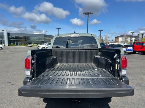Used 2022 Toyota Tacoma TRD Off-Road AWD/4WD image 22