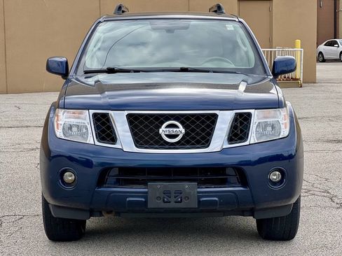 Used 2010 Nissan Pathfinder SE image 2